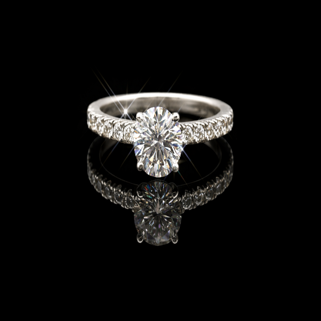 Classic Round Brilliant Cut Engagement Ring in 925 Sterling Silver – 1ct Solitaire Promise Ring with Pavé Accents – Timeless Wedding Band for Women