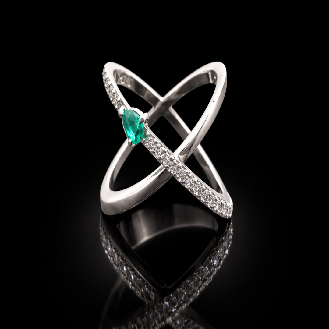 Minimalist Silver Crossover Ring | Emerald Green Teardrop Zirconia Criss-Cross Band